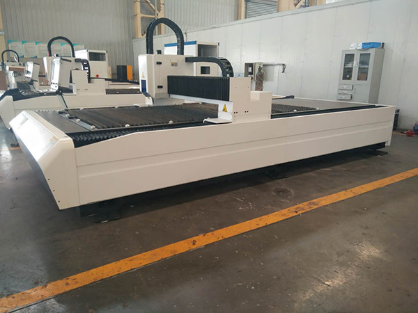 金属板のための1000W 2000W 3000W 4000W 6Kw繊維レーザーの打抜き機