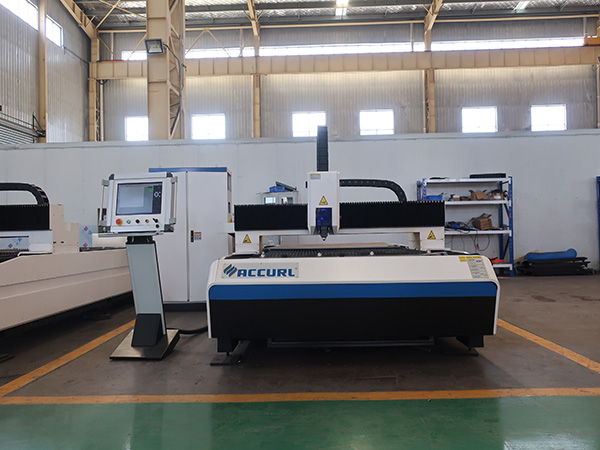 良い販売CNC Raycusファイバーレーザー切断機1000W